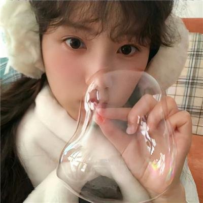 照片里的伴娘